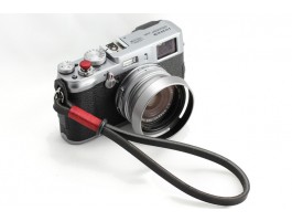 Gordy's camera strap zwart met rode draad